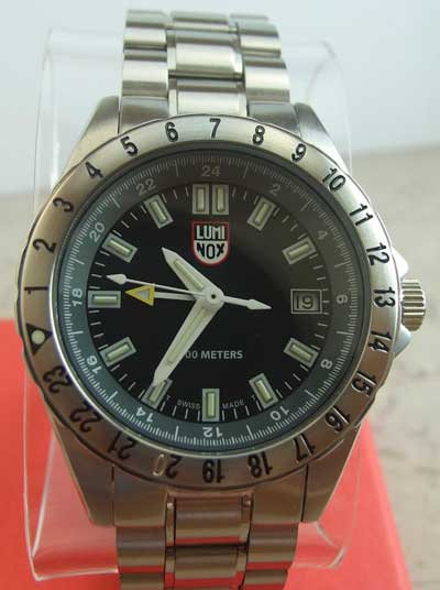 Мужские наручные часы LUMINOX 2002 GMT: для делового человека